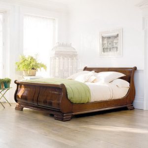 The CLASSIC SLEIGH BED